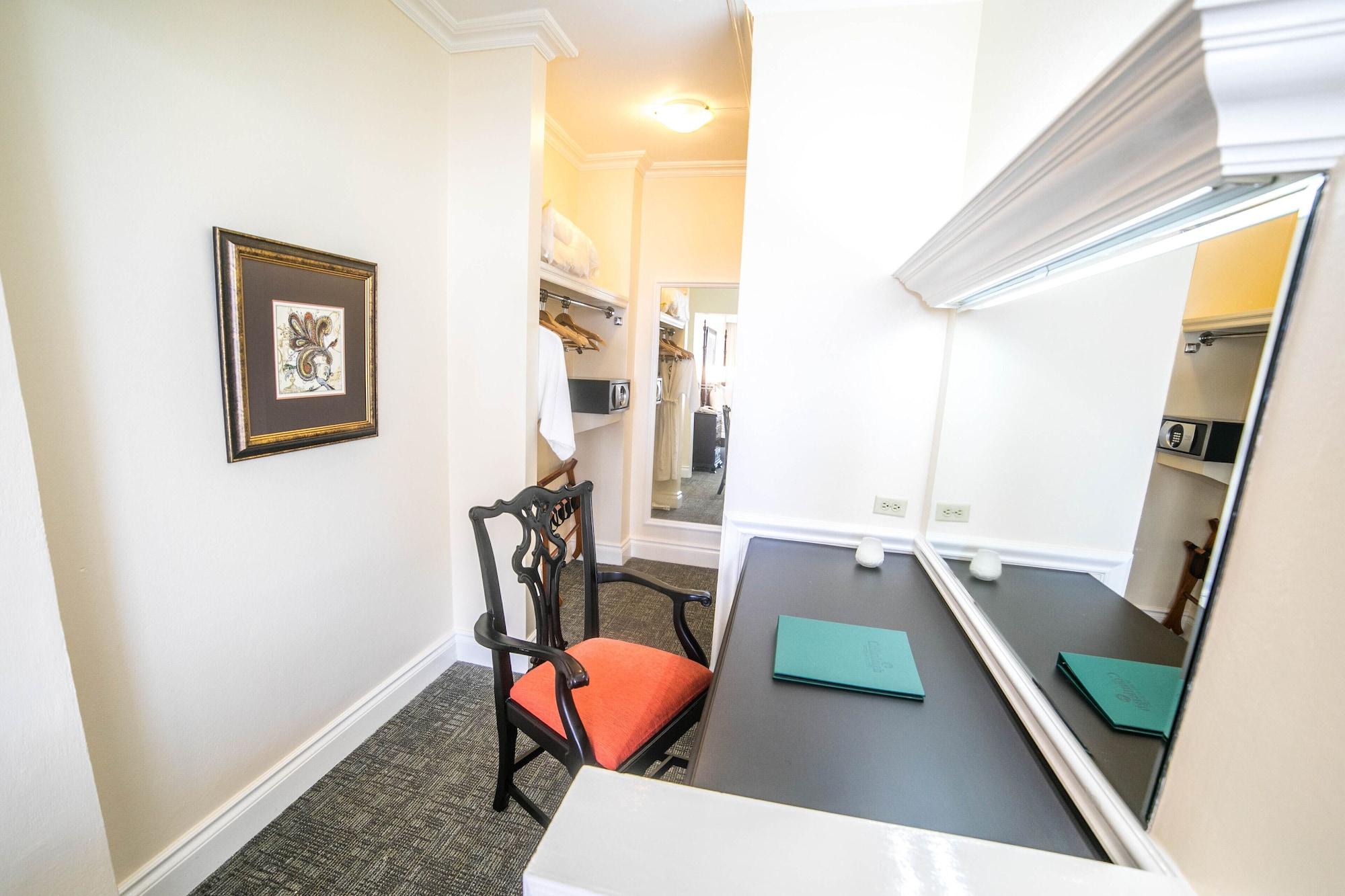 Courtleigh Hotel & Suites Κίνγκστον Εξωτερικό φωτογραφία
