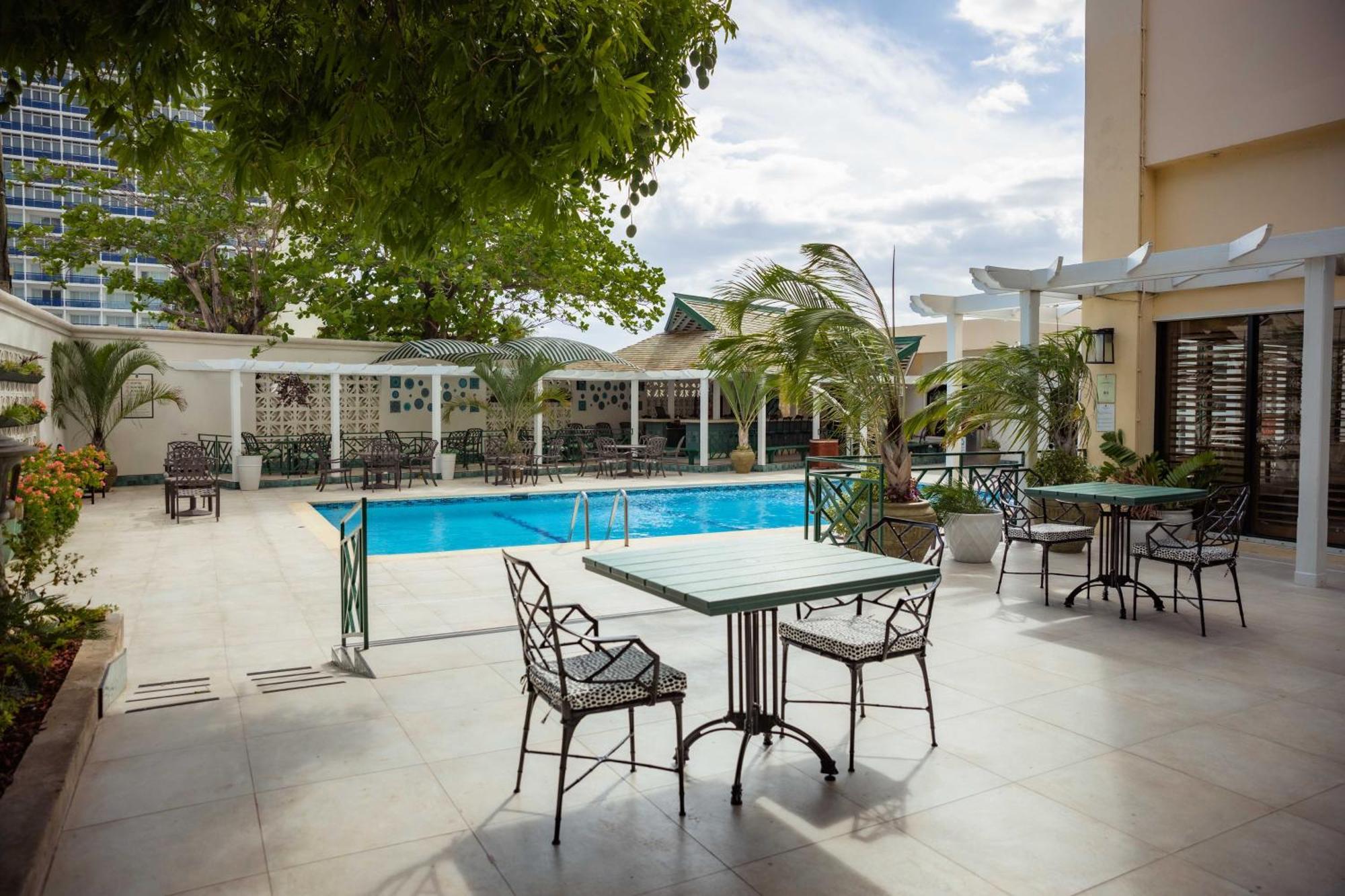 Courtleigh Hotel & Suites Κίνγκστον Εξωτερικό φωτογραφία